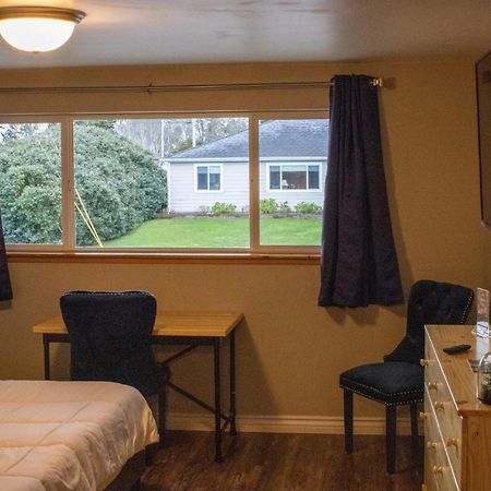 Private Home - Playground, Jumping Mat, Bbq, Darts, Firepit, Gazebo, 4 Smart Tvs, White Cotton Bedding, - The Redwood Cul-De Sac Beach Retreat Кресент-Сити Экстерьер фото