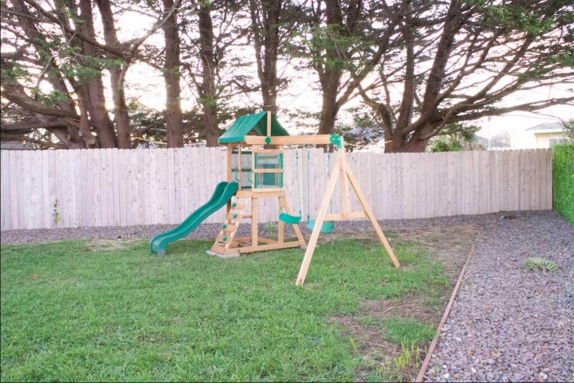 Private Home - Playground, Jumping Mat, Bbq, Darts, Firepit, Gazebo, 4 Smart Tvs, White Cotton Bedding, - The Redwood Cul-De Sac Beach Retreat Кресент-Сити Экстерьер фото